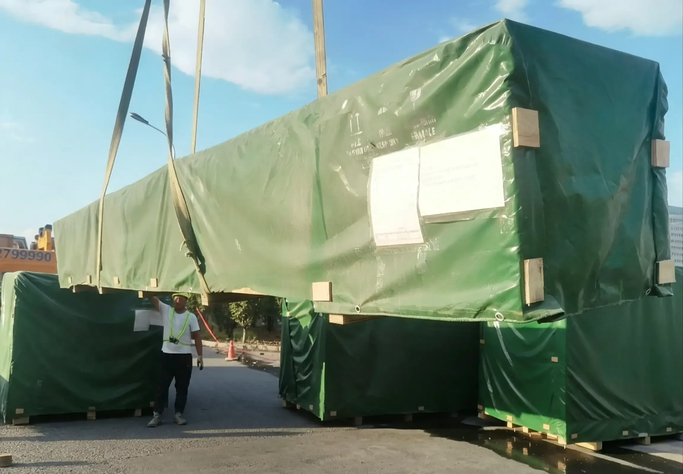 Container loading operation handled by EFANDA Logistics