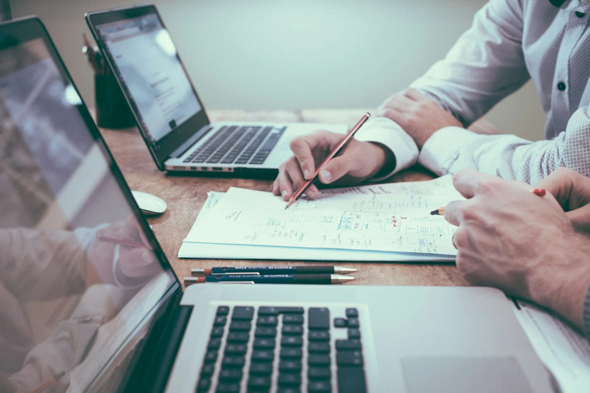 Shipping documents and cargo insurance paperwork — cargo insurance services